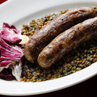 自家製サルシッチャのグリル レンズ豆とローストポテト