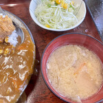 麺や 龍玄 - 豚汁、サラダ