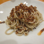 銀座おかもと - 御主人こだわりのお蕎麦が今回もそばの実が乗って。