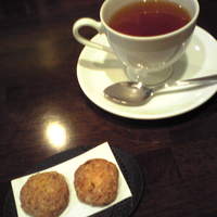 Restaurant AKIOKA pere et fils - 生姜クッキー＆紅茶
