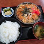カツ煮定食　ライス大盛り（￥990）