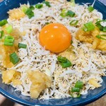 シラスおろし卵黄丼