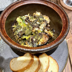 料理店 吉田 - つぶ貝と芽キャベツをハーブバターで焼いたやつ。エスカルゴ風。ふきのほろ苦いソースが肝みたいな味わいで大人っぽい！