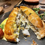 料理店 吉田 - 真鯛はふわっふわ、肉厚でジューシー。キャベツに蒸されてるからか、全くパサついていない。旨味もしっかり！牛蒡の土臭さが、パイの甘みを引き締めて飽きずにさっぱりさせてくれる。今日のイチオシ。