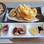 大福丸食堂 - タコ飯、天ぷら盛り合わせ、タコの酢味噌和え、煮付け