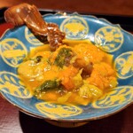 銀座すがの - 和風ケジャン(笑)。内子は卵巣に入ってる状態、カニ味噌、ほんのりフルーティーなのは柚子の仕業。これだけで日本酒が進み過ぎ注意。