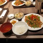 新荘園 - 青椒肉絲定食