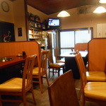 焼肉 静龍苑 - 清潔感のある店内