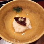 銀座すがの - 甘鯛とかぶら　滋味深いお出汁にほっこり包まれ癒される。上に載ってるのは熊本産キクラゲ