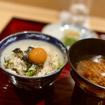 銀座 しのはら - 焼きすっぽん炊き込みご飯、赤だし、お新香。