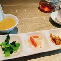 涵梅舫 銀座店 - 玉子スープと漬物