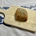 ヒルサイドパントリー - スモークチェダーチーズとベーコンの天然酵母パン