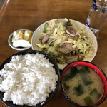 長谷川ドライブイン - 肉野菜炒めとライスと味噌汁