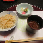 三養荘 - 蟹炊き込み御飯