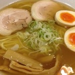 双葉 - ゆで卵は本当は一つ、同伴者から入れられたので！しょうゆラーメン(*^_^*)