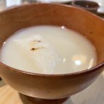 小料理 椿 - 西京味噌仕立てのお雑煮。
