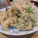 小料理 椿 - 春の山菜と小海老のかき揚げ。