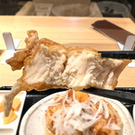 梅田韓国料理と二色鍋 かん菜 - 衣はザグッとして身は胸肉なのであっさりしてるがジューシーで想像以上に美味しい❣️