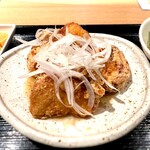 梅田韓国料理と二色鍋 かん菜 - 鶏ムネ肉のジューシー唐揚げ