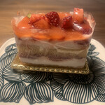 IL PLEUT SUR LA SEINE - 苺のショートケーキ