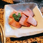 新羅館 - 厚切り塩タン