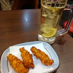 立ち飲み日高 - ハイボールとコーンのかき揚げ