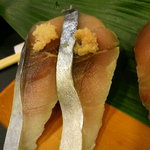 さかえすし - 一貫１００円の寿司が一番豊富にあります。
      あとは１５０円・２００円
      
      中トロだって２００円の一番高い大トロでも３００円ですよ先輩(笑)
      