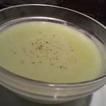 キャトルラパン　神戸三宮 - グリーンピースの冷製スープ