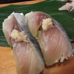 さかえすし - 一貫１００円の寿司が一番豊富にあります。
      あとは１５０円・２００円
      
      中トロだって２００円の一番高い大トロでも３００円ですよ先輩(笑)
      