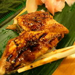 さかえすし - 一貫１００円の寿司が一番豊富にあります。
      あとは１５０円・２００円
      
      中トロだって２００円の一番高い大トロでも３００円ですよ先輩(笑)
      