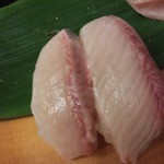 さかえすし - 一貫１００円の寿司が一番豊富にあります。
      あとは１５０円・２００円
      
      中トロだって２００円の一番高い大トロでも３００円ですよ先輩(笑)
      