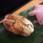 さかえすし - 一貫１００円の寿司が一番豊富にあります。
      あとは１５０円・２００円
      
      中トロだって２００円の一番高い大トロでも３００円ですよ先輩(笑)
      