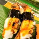 さかえすし - 一貫１００円の寿司が一番豊富にあります。
      あとは１５０円・２００円
      
      中トロだって２００円の一番高い大トロでも３００円ですよ先輩(笑)
      