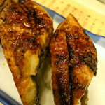 さかえすし - 一貫１００円の寿司が一番豊富にあります。
      あとは１５０円・２００円
      
      中トロだって２００円の一番高い大トロでも３００円ですよ先輩(笑)
      