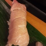 さかえすし - えいじのことだから１００円の寿司ばかり食べてるんだろうって？？
      
      アフォ抜かすんじゃネエよ！
      
      大トロの写真を拡大で載せとくわ。
      
      ２貫で６００円じゃい
      
      恐れ入ったか(笑)
      