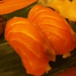 さかえすし - 一貫１００円の寿司が一番豊富にあります。
      あとは１５０円・２００円
      
      中トロだって２００円の一番高い大トロでも３００円ですよ先輩(笑)
      