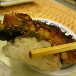 さかえすし - 一貫１００円の寿司が一番豊富にあります。
      あとは１５０円・２００円
      
      中トロだって２００円の一番高い大トロでも３００円ですよ先輩(笑)
      