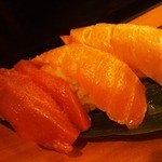 さかえすし - 一貫１００円の寿司が一番豊富にあります。
      あとは１５０円・２００円
      
      中トロだって２００円の一番高い大トロでも３００円ですよ先輩(笑)
      