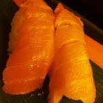 さかえすし - えいじのことだから１００円の寿司ばかり食べてるんだろうって？？
      
      アフォ抜かすんじゃネエよ！
      
      大トロの写真を拡大で載せとくわ。
      
      ２貫で６００円じゃい
      
      恐れ入ったか(笑)
      