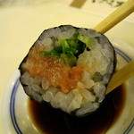 さかえすし - 一貫１００円の寿司が一番豊富にあります。
      あとは１５０円・２００円
      
      中トロだって２００円の一番高い大トロでも３００円ですよ先輩(笑)
      