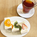 欧風食堂 タブリエ - ミックスフルーツサンド　フレーバーティー