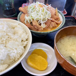 もつ煮 太郎 - もつ煮&ご飯ともに大盛り！