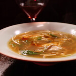 福星 - 相生サンド1年牡蠣の酸辣湯