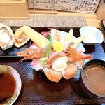 Izakaya Komorebi - 海鮮丼（一品、味噌汁、漬物付き）
                      1500円
