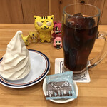 Komeda Kohi Ten - クリームコーヒー　580円(税込)　※シロップ抜き、ソフトクリーム別添えで
