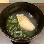 鮨菜 和喜智 - 牡蠣とワカメ　お椀　柚子胡椒