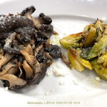 ガストロノミア ヨシ - 平茸はソテー，キャベツは素焼きに近い感じ