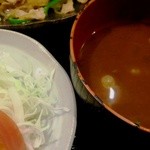 一里 - 赤出汁は魚介の出汁がすごく効いていた