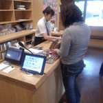 レジにて家内清算中