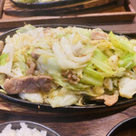 肉米 雄一飯店 - キャベツと豚肉の鉄板焼き